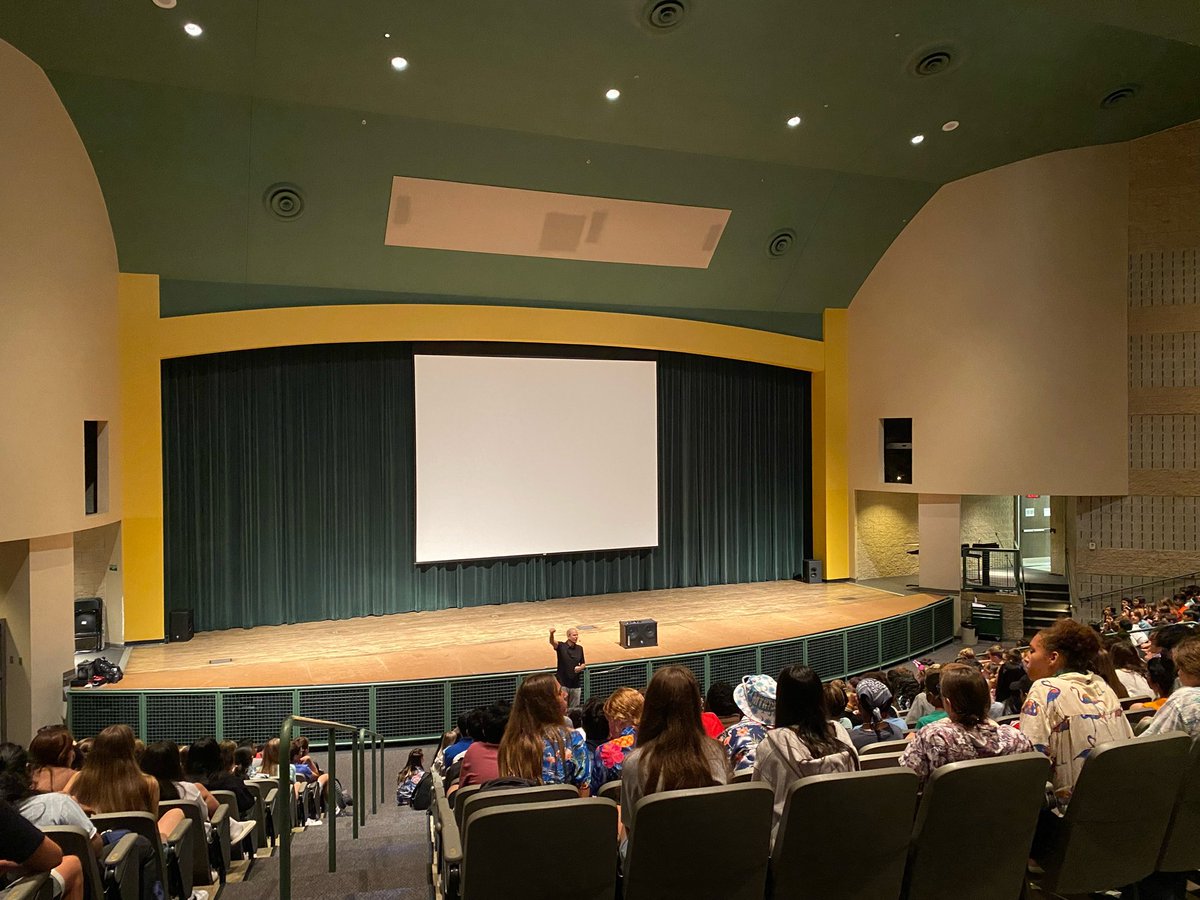 DJHS_CAP's tweet photo. Thank you so much to @HearTedTalk for coming to speak to our mentors and freshmen. It is always so great to have you! https://t.co/8gSk4tBhNp