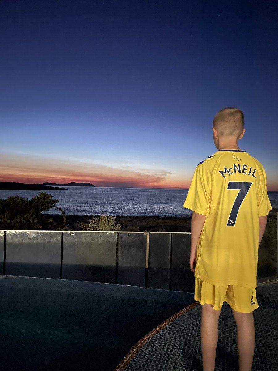 colinwebster05's tweet photo. Flying the royal blue flag in Ibiza. Good luck tomorrow @dwightmcneil from your number 1 fan 💙⚽️ https://t.co/KzqYtsFcMc