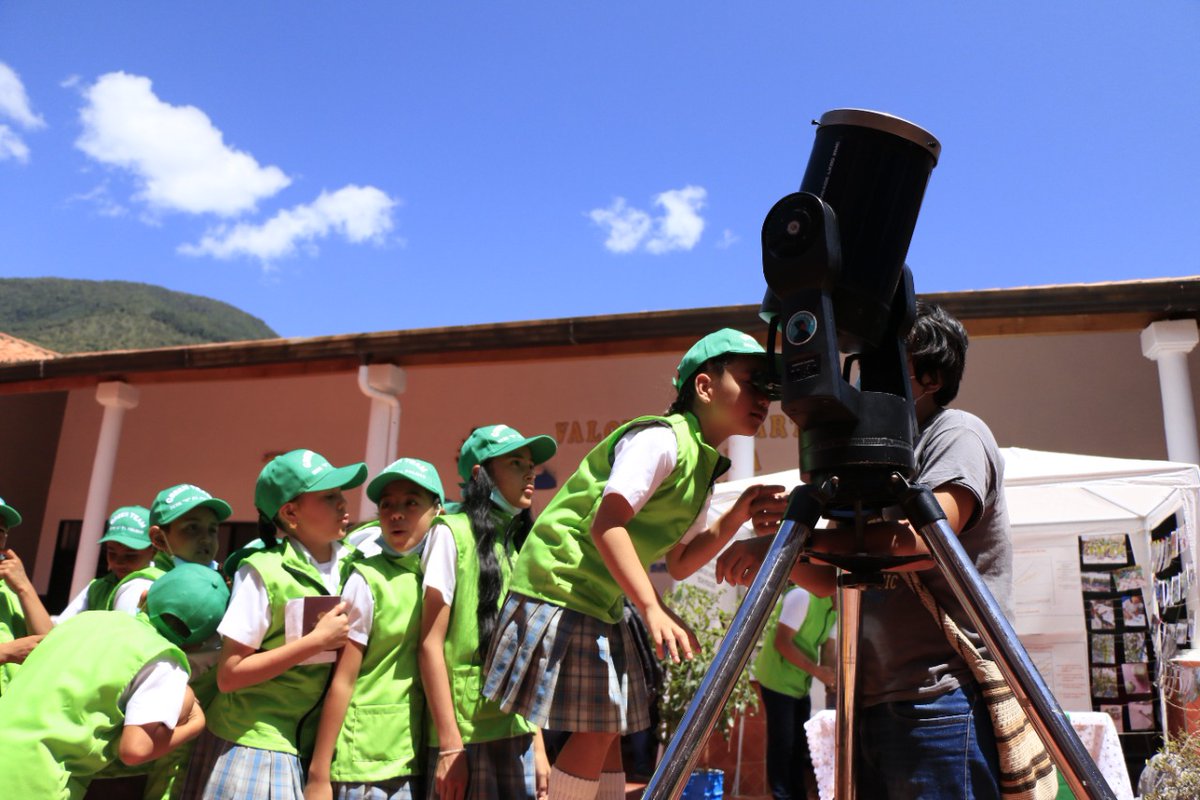 UIS's tweet photo. Con el apoyo de @AcueductoBGA y @ccbucaramanga, la UIS llegó hasta Soto Norte con el programa Investigadores por Naturaleza. Los jóvenes promotores de los Grupos de Investigación de Halley, Cicat, Edumat y Cuynaco llegaron ayer al @ColMercedesMtz. https://t.co/30swCpjiTG
