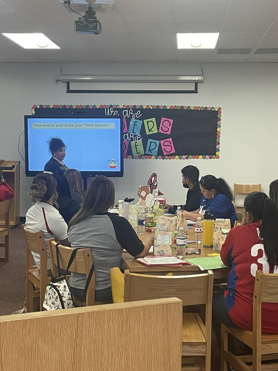 EMMScoachbarr's tweet image. @CAragon_CI and @EricaJVillanue1 give our EMMS RLA department great information here at REMS. #BetterTogether #FearTheStrike #LevelUpp @EMMS_Gutierrez @Team_EMMS @OliverAP_EMMS @mrs_marmo