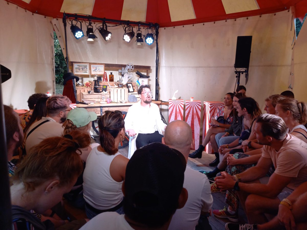 sciencemuseums's tweet image. Het was spectaculair! Het Twijfelachtige Spektakel vandaag in première op @Rapid_Razor_Bob #LLScience #HetTwijfelachtigeSpektakel