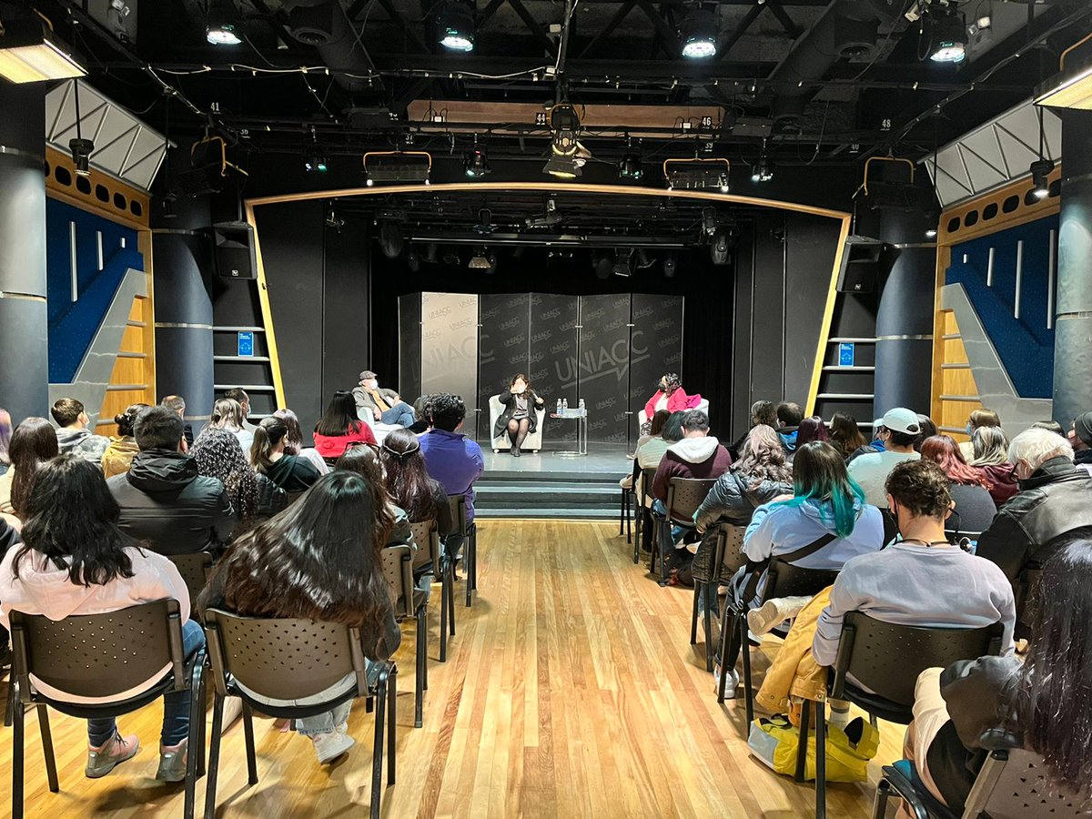 begoyarza's tweet photo. Es muy gratificante conversar y escuchar a los jóvenes conscientes de la importancia del cuidado de su salud mental. Muchas gracias @UNIACC por la invitación al Conversatorio de #SaludMental en las nuevas generaciones, tenemos que construir una mirada preventiva de la salud🫶🏽 https://t.co/wBhqF1wHh7