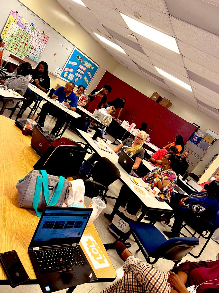 CamilleEd_954's tweet photo. Ended the week with a Job Coach Training… 💛 #Transition #CareerPlacement #JobTraining #PostSecondaryPrep #BCPS https://t.co/PD2JYj3yLO