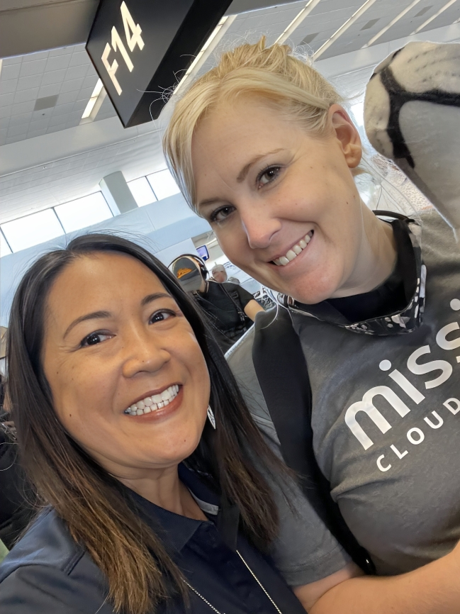 Navan's tweet photo. Happy National Aviation Day ✈️ from @united and TripActions! We surprised some lucky travelers with United rewards to make their flight extra special.

Subscribe to the 🍋Lemonade Loyalty Club for more info on special rewards like MileagePlus Bonus Miles!

https://t.co/mBMQbFKV2B https://t.co/bbayWGTGzf