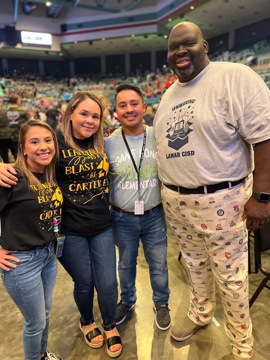 salazarmark13's tweet photo. Today was our Convocation!  My sisters and I are ready for the upcoming school year in the best district in Texas! #lcisd #UnboxingLamarCISD #jltexans #cartercoyotes @Dr_RNivens #lcisdfamily https://t.co/Bud6pUjGlV