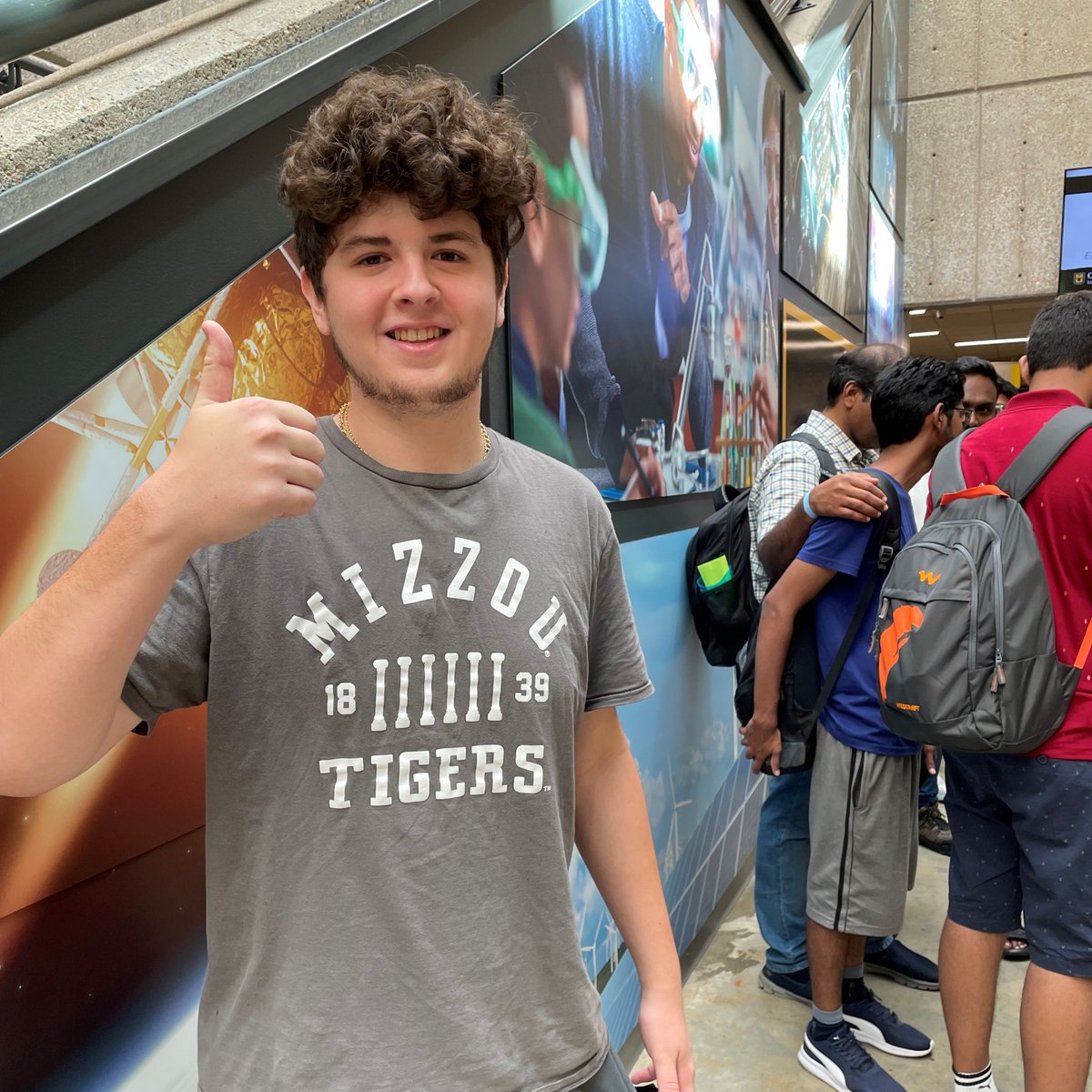 mizzouengineer's tweet photo. I hope you've been having a great Welcome Week, Engineering Tigers! If you're new to Mizzou, celebrate your entrance at Tiger Walk, a symbolic run through the Columns on the Quad, this Sunday. #Mizzou #WelcomeWeek #WelcomeToMizzou #LookingForwardToFall https://t.co/qPmPCpDby6