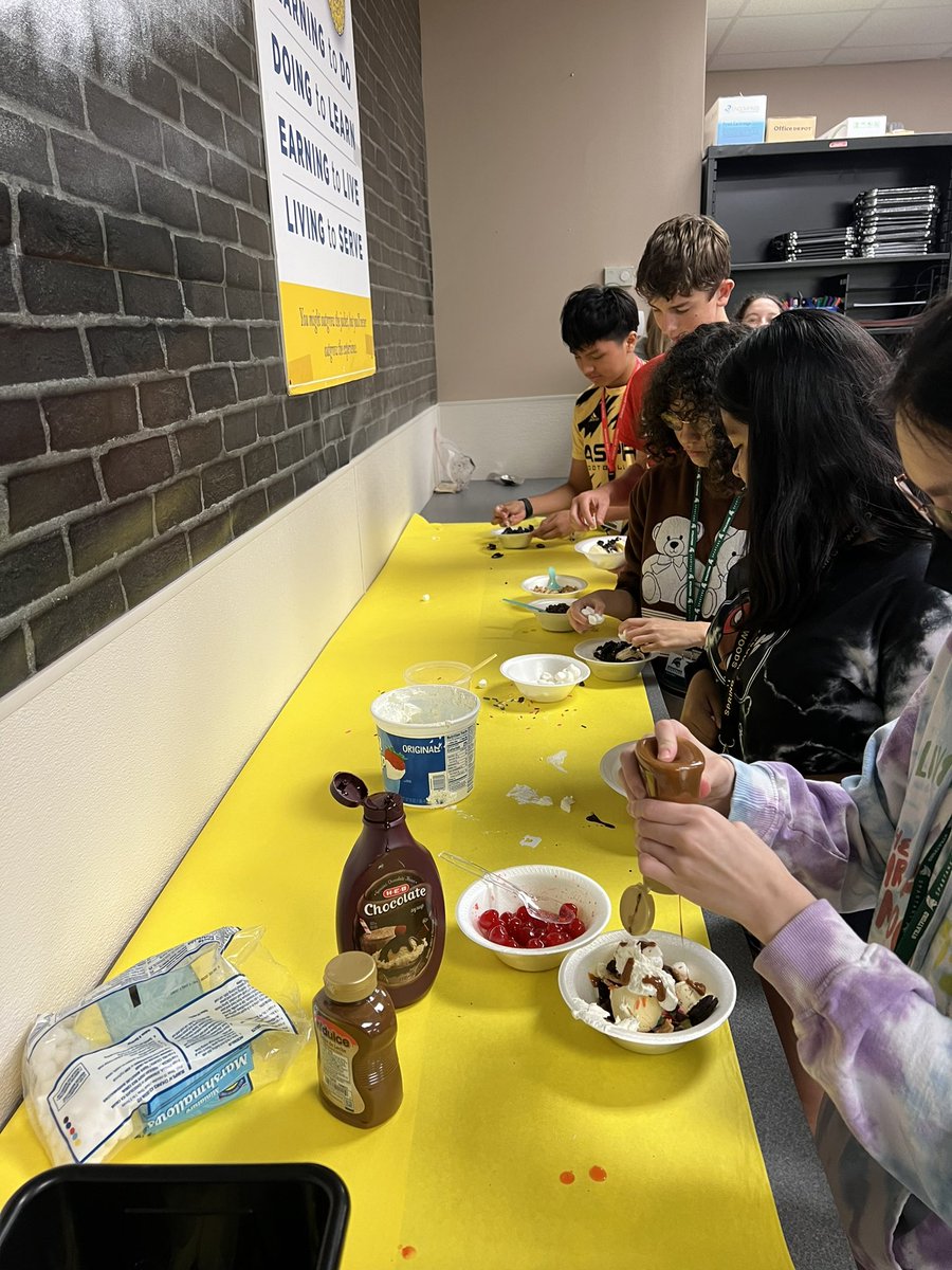 SpringbranchFFA's tweet photo. What better way to introduce the many possibilities FFA has to offer than with an ice cream bar?! Ag Ed students learned all about our CTSO today while enjoying their own ice cream sundaes!  @cte_sbisd #everychild #collaborativespirit #unifiedinffa #sbffa https://t.co/nmCtzqSM47