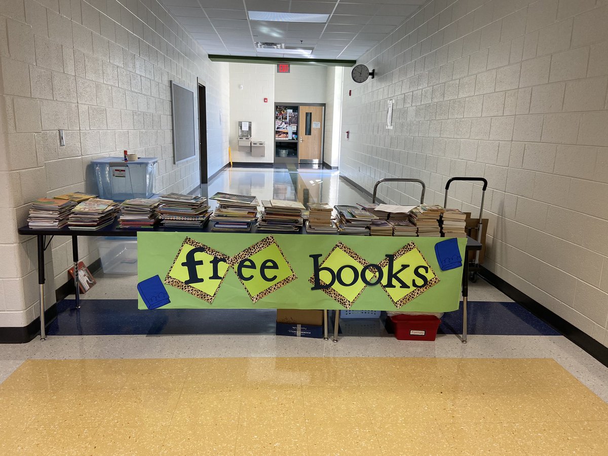 MsMarlandESOL's tweet image. Lots of books found new homes today at Open House! @CovingtonHarper #ches