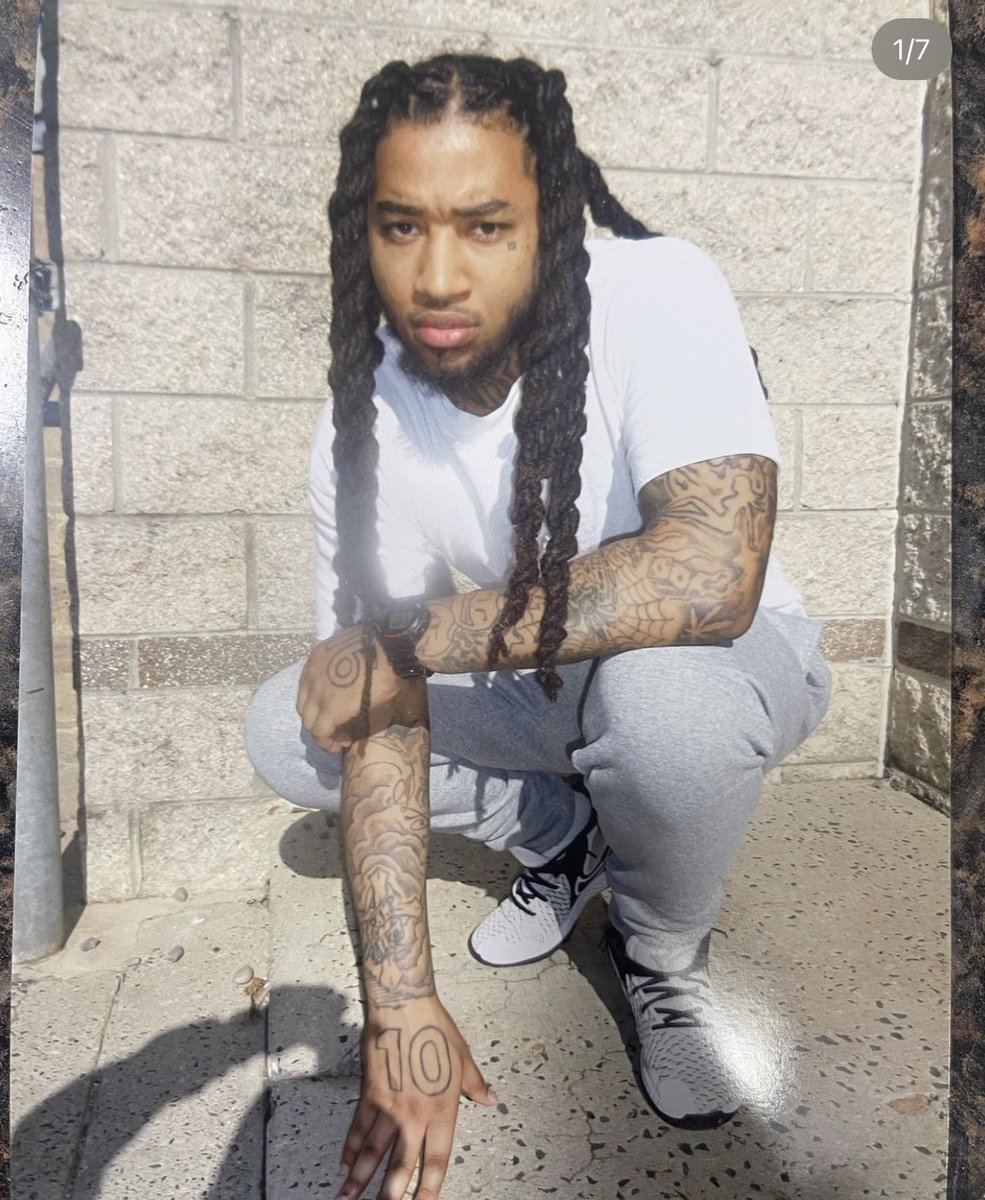 ReggieReg101629's tweet photo. Locked in the cage but my mind free! #FreeReggieReg #DoubleR https://t.co/gdhC11IkmV