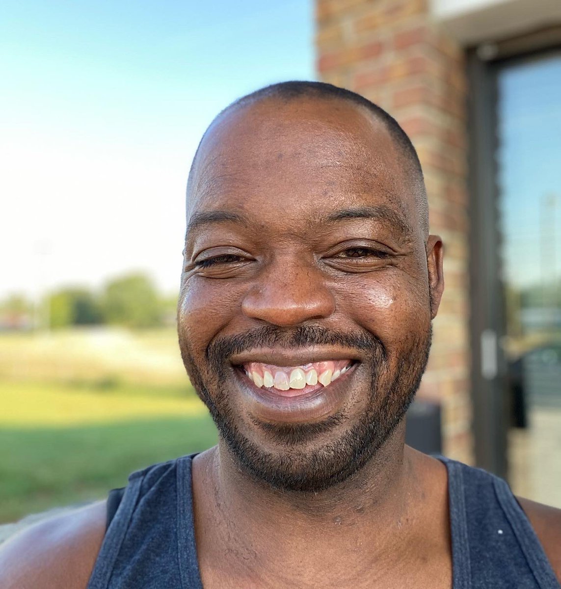 Damacmuzik's tweet photo. Before... AFTER! Goodbye #DaBeard 🧔 Thank you for keeping my face warm for the two years. Lol https://t.co/tYh73TAqIS