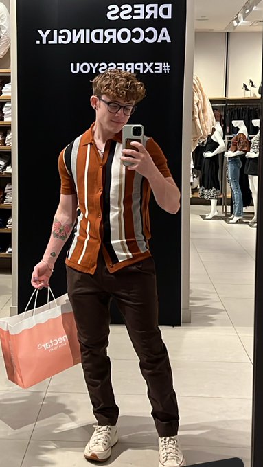 I love clothes shopping https://t.co/ixBZsl0zYV