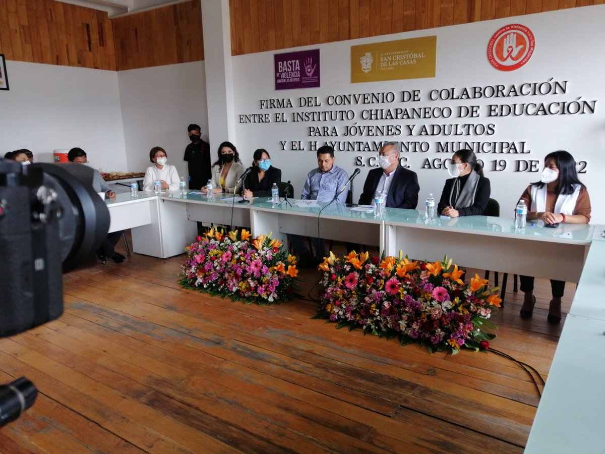 icheja_chiapas's tweet photo. Firma de Convenio de Colaboración entre el #ICHEJA  y el H. Ayuntamiento Municipal de San Cristóbal de Las Casas, Chiapas. #INEA https://t.co/dJBXnUB5qB
