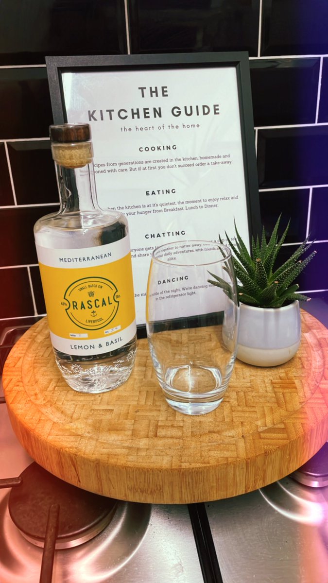 Tonights choice for a couple <a href="/RascalGin/">Rascal Gin</a> #weekendvibes