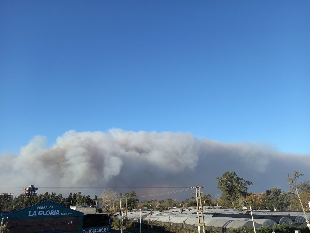 solebb96's tweet photo. Nubes de humo por Incendio en Escobar https://t.co/U5gzmxwBoZ