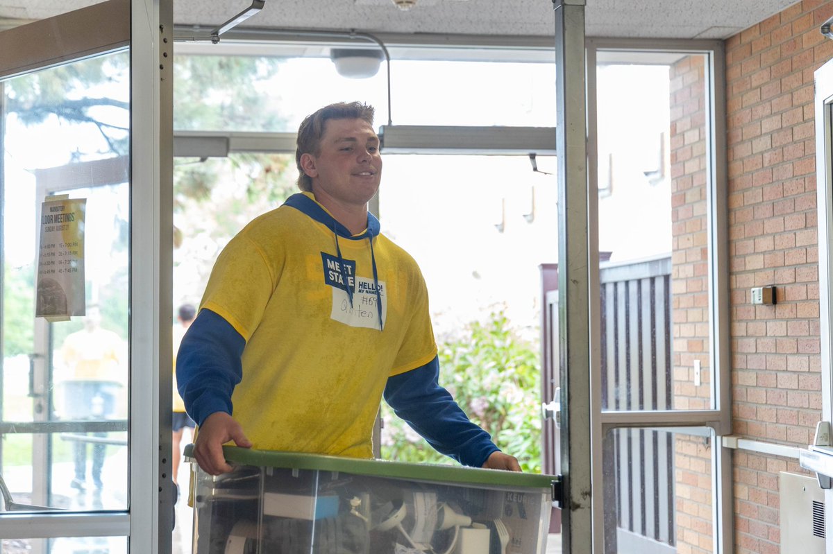 GoJacksFB's tweet photo. Our guys Made A Difference by helping the #NewJacks22 move in today.

#GoJacks 🐰🏈 https://t.co/vUe5BlLbiQ