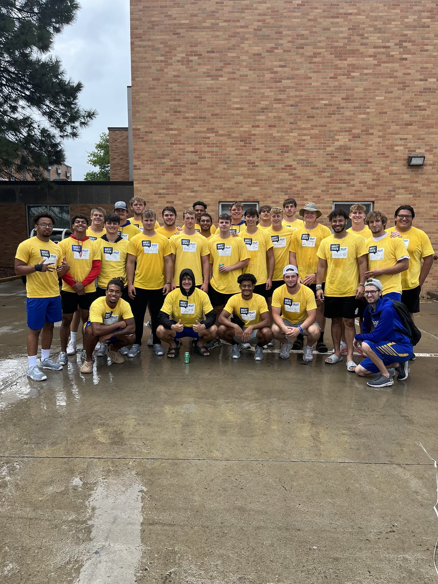 Our guys Made A Difference by helping the #NewJacks22 move in today.

#GoJacks 🐰🏈
