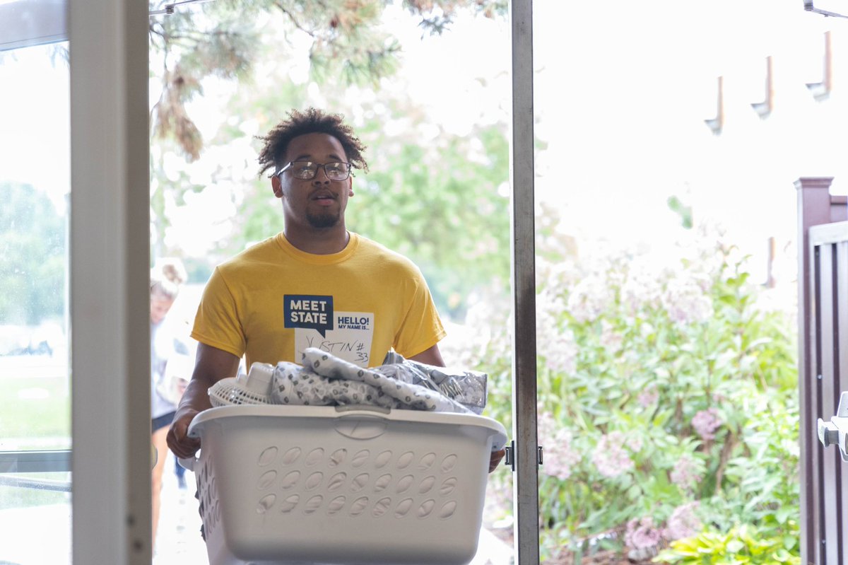 GoJacksFB's tweet photo. Our guys Made A Difference by helping the #NewJacks22 move in today.

#GoJacks 🐰🏈 https://t.co/vUe5BlLbiQ