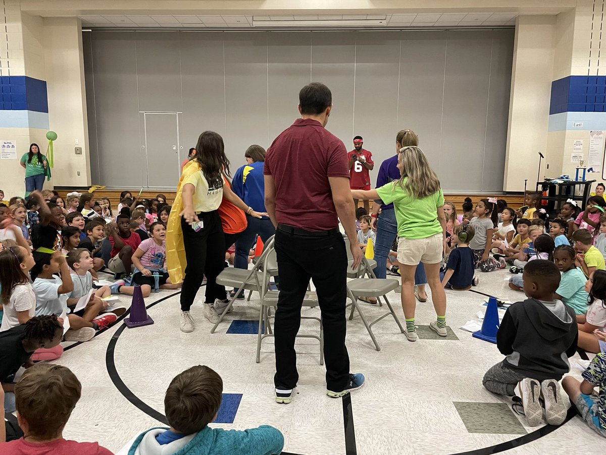 HaggarMariners's tweet photo. Chairs of Music with our teachers telling their houses! #haggarlearns https://t.co/Cj4wGvgopo