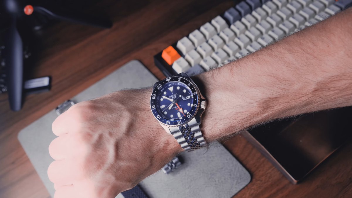 Chrono_Check's tweet photo. What do you think of the new Seiko 5 GMTs? In today's video, we take a look at a watch that sets a new standard for how affordable an automatic GMT can be. 

Watch here: https://t.co/RICv8exDZI https://t.co/zxTVUxKLsO
