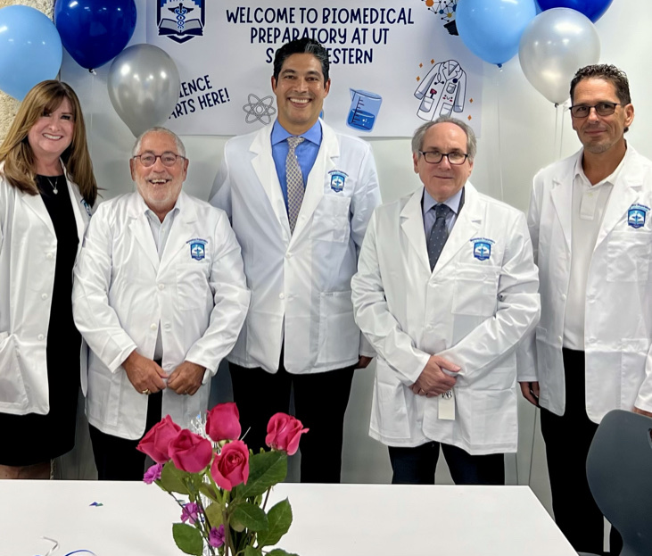 The first week of school at <a href="/DISDBiomed/">Biomedical Preparatory at UTSW</a> has officially wrapped up! A partnership between <a href="/dallasschools/">Dallas ISD</a> and #UTSW, the school aims to stimulate curiosity about #STEM and provide a foundation for future discovery. Learn more: bit.ly/3zT9Pqw #ScienceStartsHere