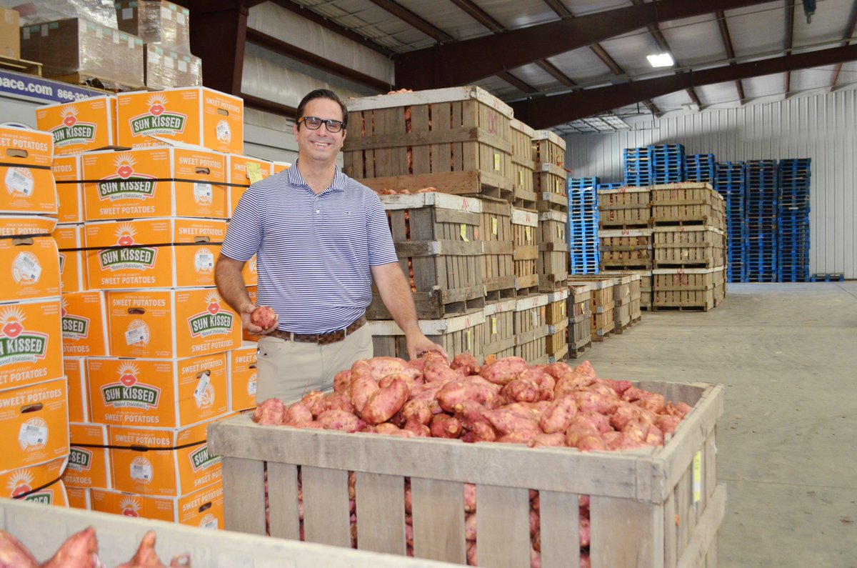 SBAgov's tweet photo. 🎉🍠Happy #NationalPotatoDay!

Today we're celebrating businesses like North Carolina-based @FarmFreshTweets that help feed the world. 

Learn how the business expanded ↔️and grew international sales 📈 with help from SBA: https://t.co/2EafKFUC9j https://t.co/e5k4mHoweZ