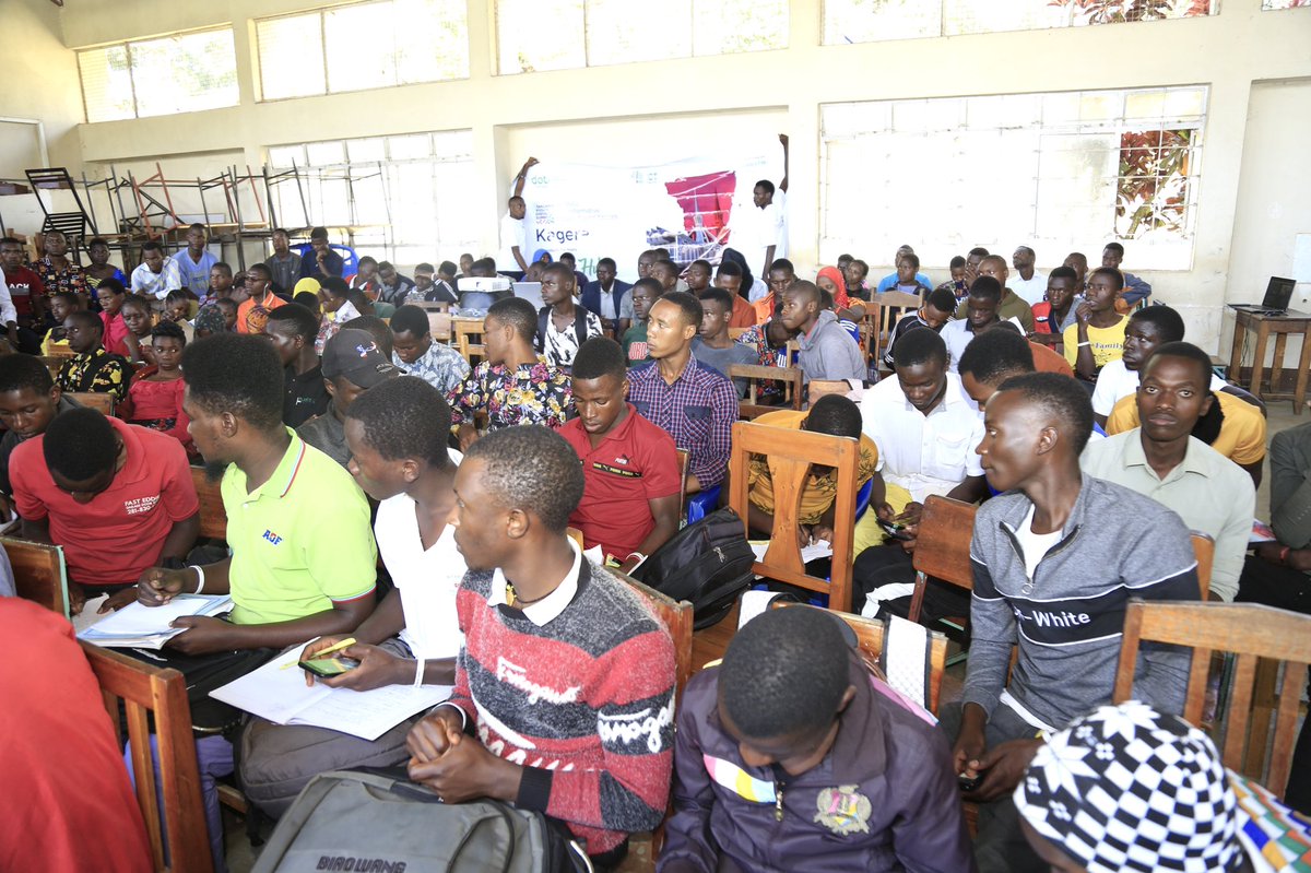 neemalugangira's tweet photo. Today @OmukaHub co-organised Tanzania Digital Youth Summit #TYDS with @DOTTanzania in #Bukoba #Kagera. We started with Youth taking vocational studies at #VETA and strive to reach all districts. We will also reach all peripheral regions #lin πΉπΏ.
#digitalinclusiontz #ruraldigialtz https://t.co/f5POp48PEu