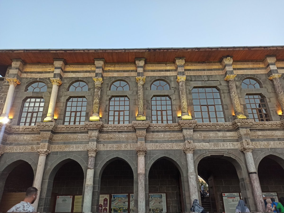 mancolojiks's tweet photo. Diyarbakır Ulu Camii, namıdiğer Beşinci Harem-i Şerif; bilinen en eski ibadethanelerdendir. Anadolu'da da ayakta kalan ve kullanılan en eski camiidir. 
🌿"Diyarbekir Ulu Camii tarihten değil, tarihi Ulu Camii'den sormak gerekir." https://t.co/gaesUru4j4