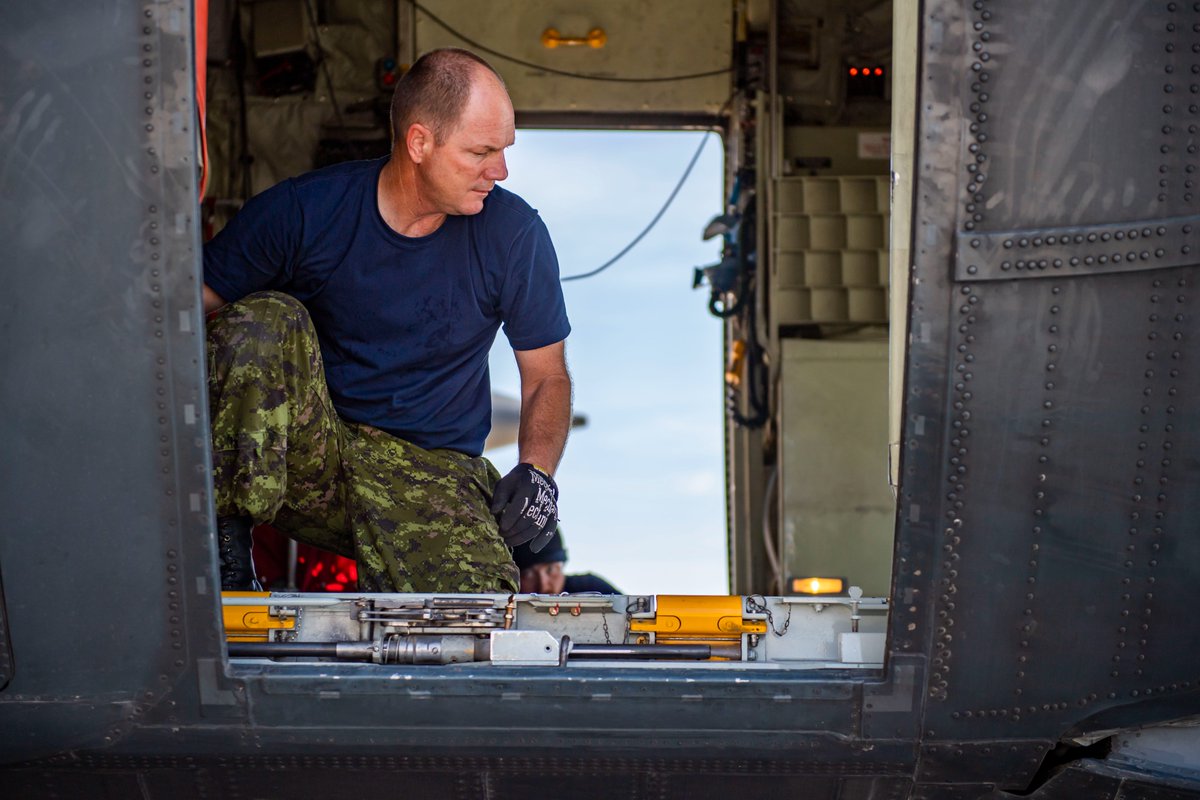 RCAFOperations's tweet photo. Two 435 Squadron #technicians reconfigure a CC130H Hercules at #17Wing Winnipeg for its next mission. #DYK the Hercules is a highly versatile platform providing the @RCAF_ARC with #SAR, transport and air-to-air refuelling capabilities? #RCAF #C130 https://t.co/oGe1wvyYUk