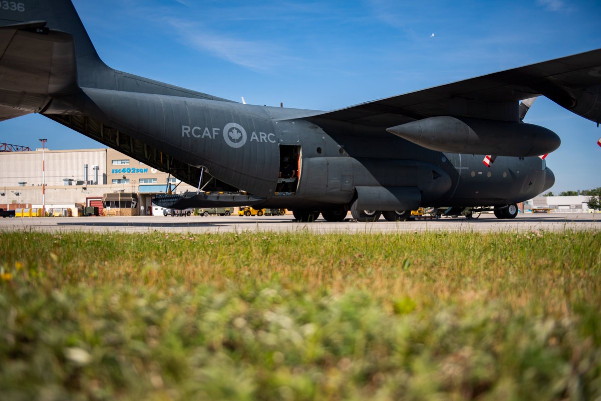 RCAFOperations's tweet photo. Two 435 Squadron #technicians reconfigure a CC130H Hercules at #17Wing Winnipeg for its next mission. #DYK the Hercules is a highly versatile platform providing the @RCAF_ARC with #SAR, transport and air-to-air refuelling capabilities? #RCAF #C130 https://t.co/oGe1wvyYUk