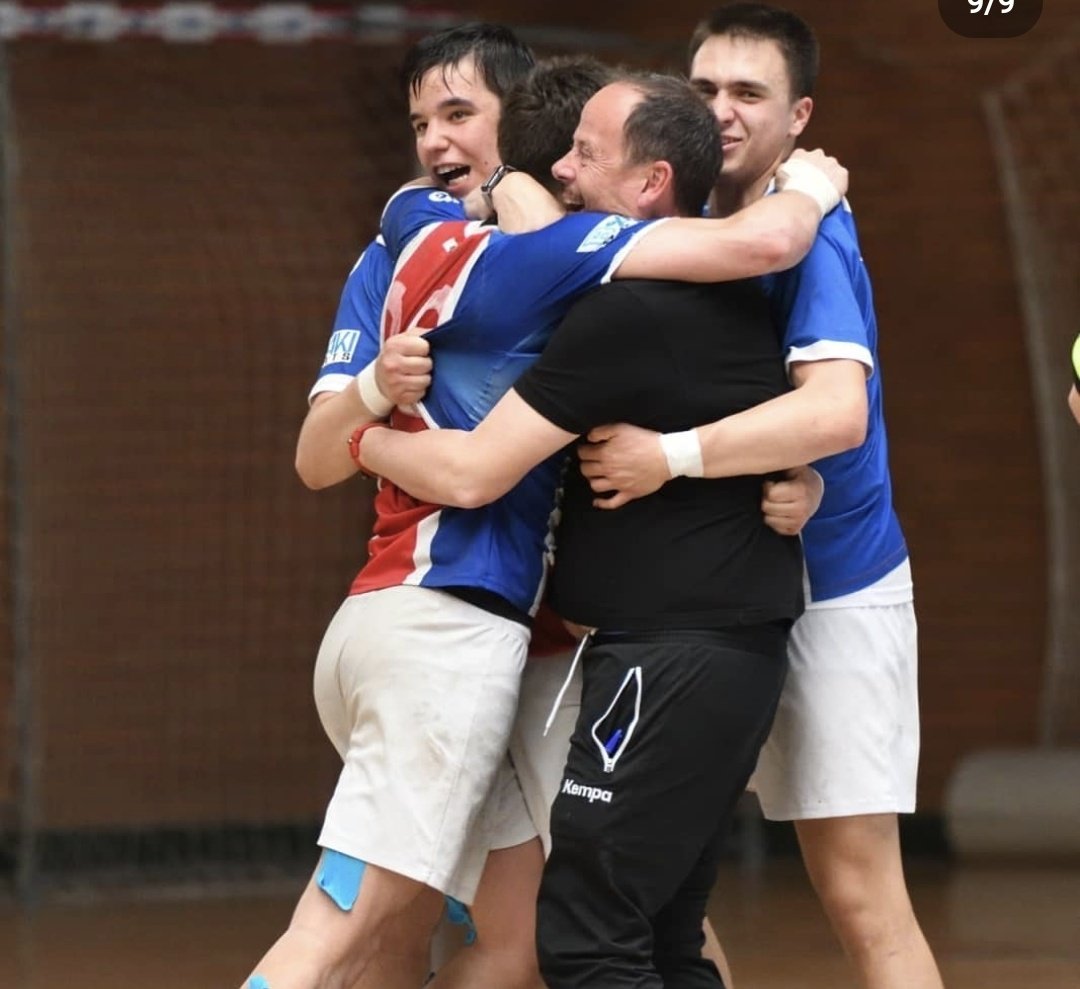 Hacia tiempo que no me hacia tanta ilusión jugar un partido, mañana a las 12 vuelta a casa💙❤️🤍