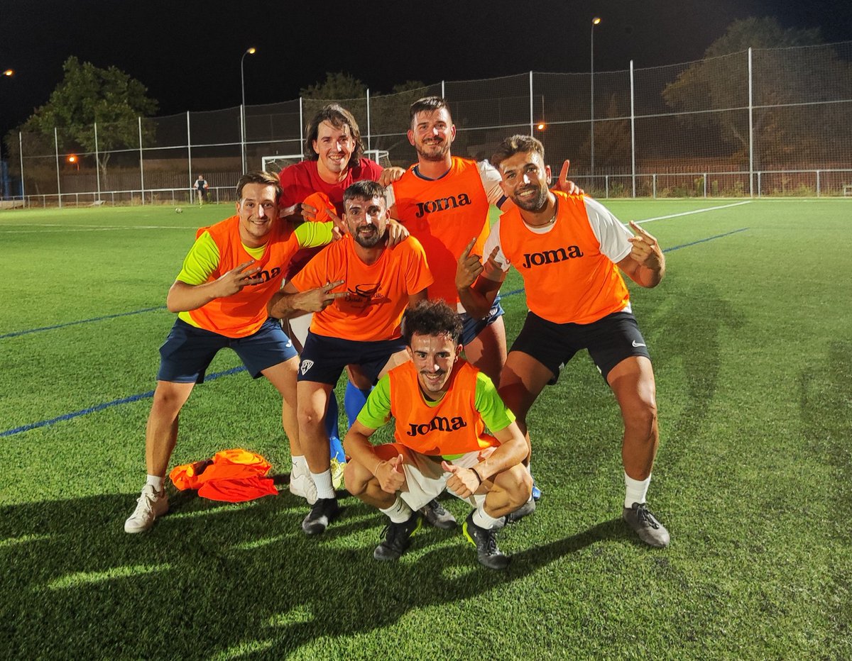cdmetelinense's tweet photo. 💪⚽ Equipo ganador en el entrenamiento de hoy. 

✨ La magia de @adrian3diaz marcó la diferencia. 

☑️ Tercera semana de entrenamientos completada. https://t.co/tW7gzy2FL8