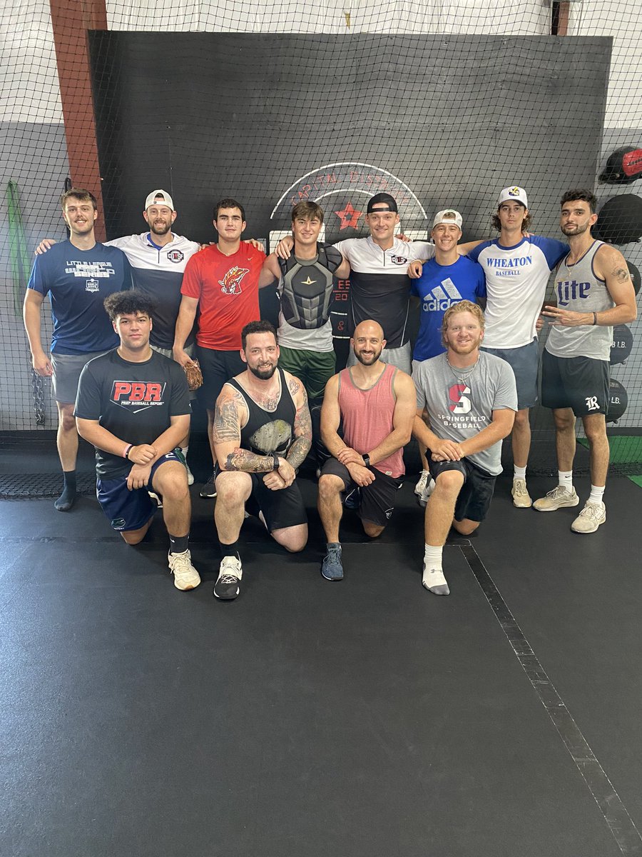 CDSFSportandFit's tweet photo. 🍽 Big Lunch Squad ⚾️ 

#cdsffamily #lunchsquad #baseball #collegebaseball #highschoolbaseball #capitalregion #capitalregiongym https://t.co/syHnWL65pc