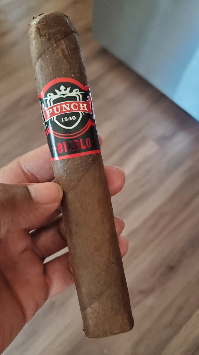 rayadh97's tweet photo. Bout to chill & smoke in the a/c. Powered by #punch #Diablo #1840 let's go! #burnone #toash https://t.co/yiBoKlXzn6