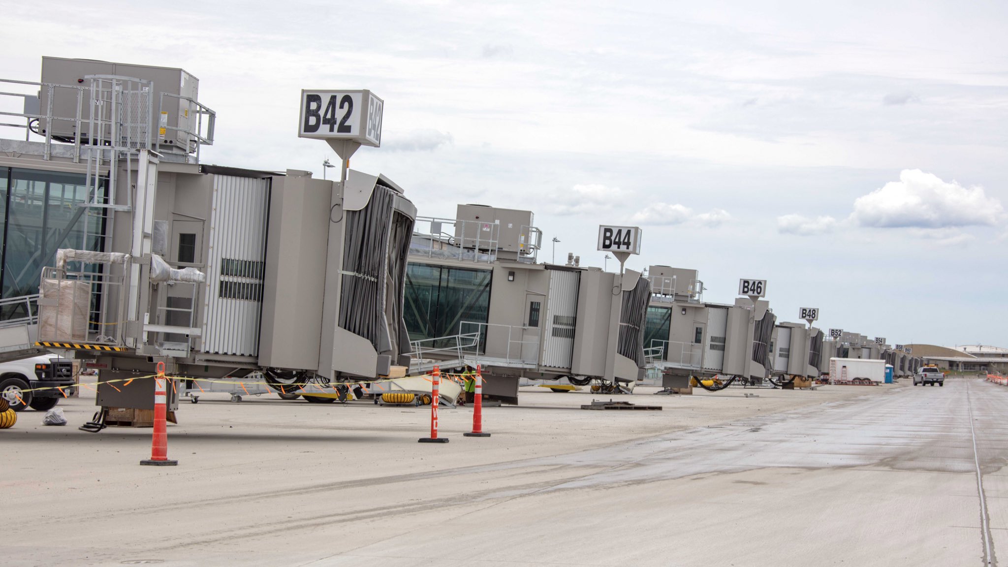 Kansas City on Twitter "Installation on the New Terminal's allglass