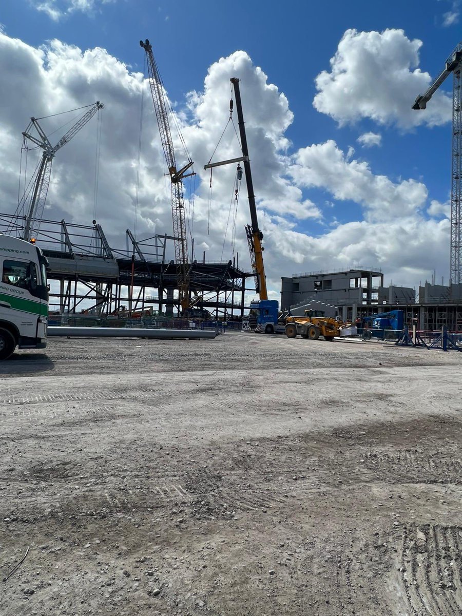 EvertonAllSorts's tweet photo. Here’s a few from our new home earlier, what’s a place this is going to be 🏟🏗 #Everton #EFC #brammleymoore #footballstadium #footballstadia #football retweet and follow for more https://t.co/cLuF6igLp0