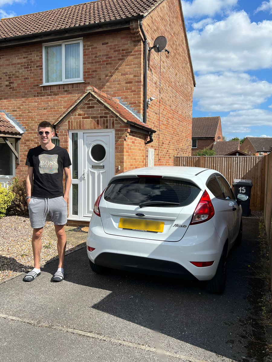 ryanward_11's tweet photo. I’ve done it 🏡✅🎉🍻🥳 https://t.co/1fy7vipvYc