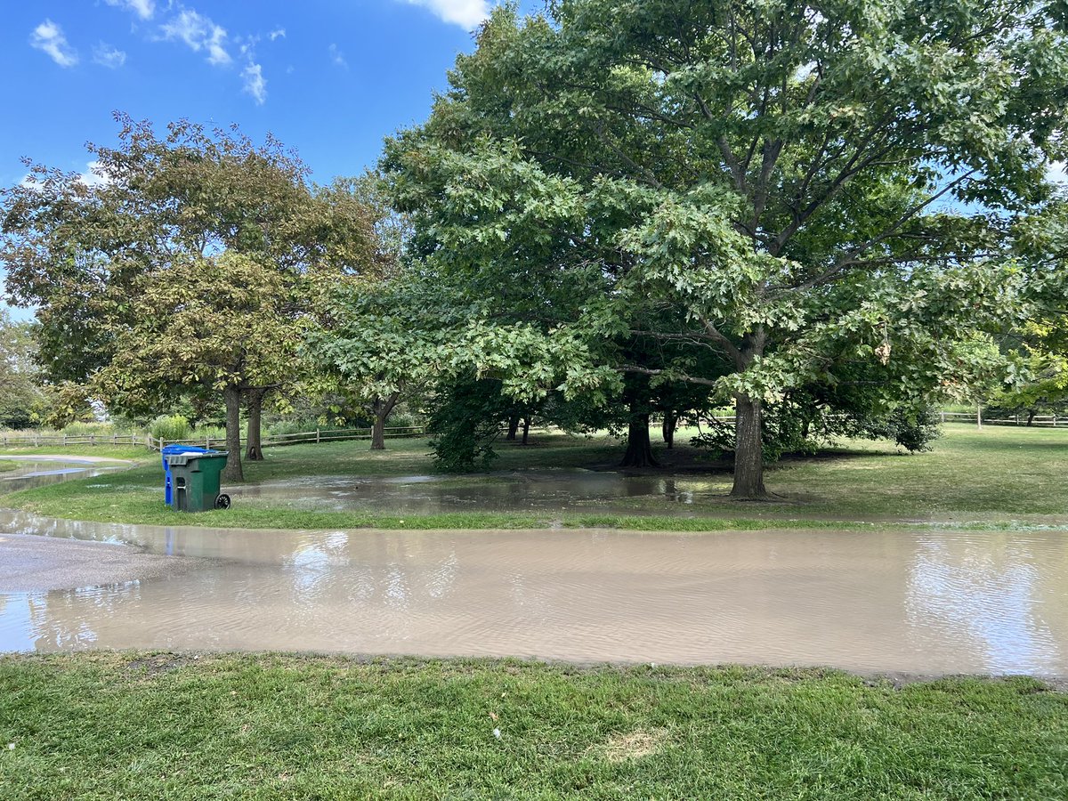 mossdesign's tweet photo. @ChicagoParks not sure if anyone is aware of this water eruption behind the stand up paddle rental building. https://t.co/VyILFFciay