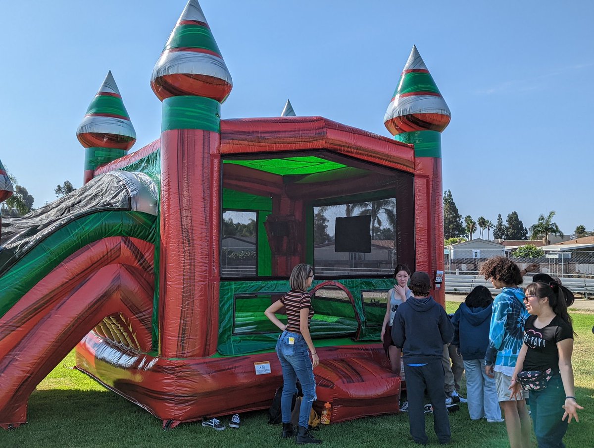 VIDAwithMisterG's tweet photo. Amazing things happen when you believe in & support students! π‘β€οΈπ #CampVIDA #KeepVIDAWeird #WeAreVIDA @VIDASHARKS https://t.co/YmMU8K0ivb