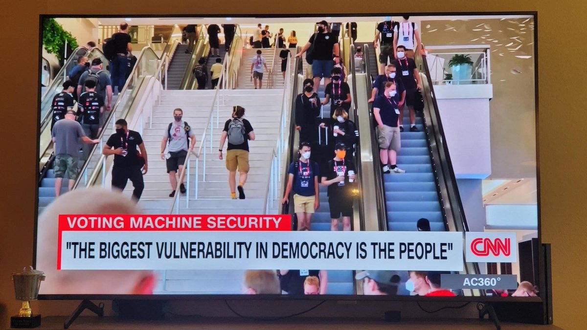 The HakCat team made a cameo on @CNN at #DEFCON30 👀 (Spot the @KodyKinzie and the @AlexLynd)