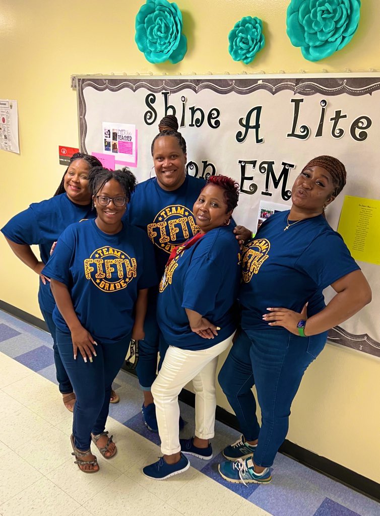 Ms_Simpson7's tweet photo. We made it through the 2nd week of school ππ½ TEAM FIFTH GRADE ππ @jameka80 @FeldwoodES @shantarawcrooks https://t.co/HDDIQt1p3q