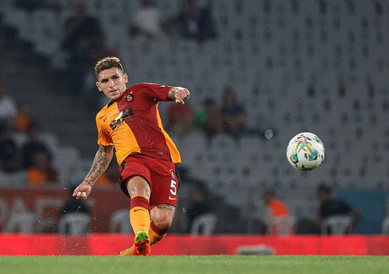 futbolundoktoru's tweet photo. Lucas Torreira bugün hatasız oynayıp orta sahada basmadık yer bırakmadı. 11 km koşup 90+2’de net gollük pozisyonu çıkardı.. %91.9 pas isabetiyle her an güven veriyor... Topu çıkarması, gelen atakları kesmesi ve 2-3. bölgede kazandığı toplarla taş gibi transfer. Helal olsun! https://t.co/DXUB0j4cgT