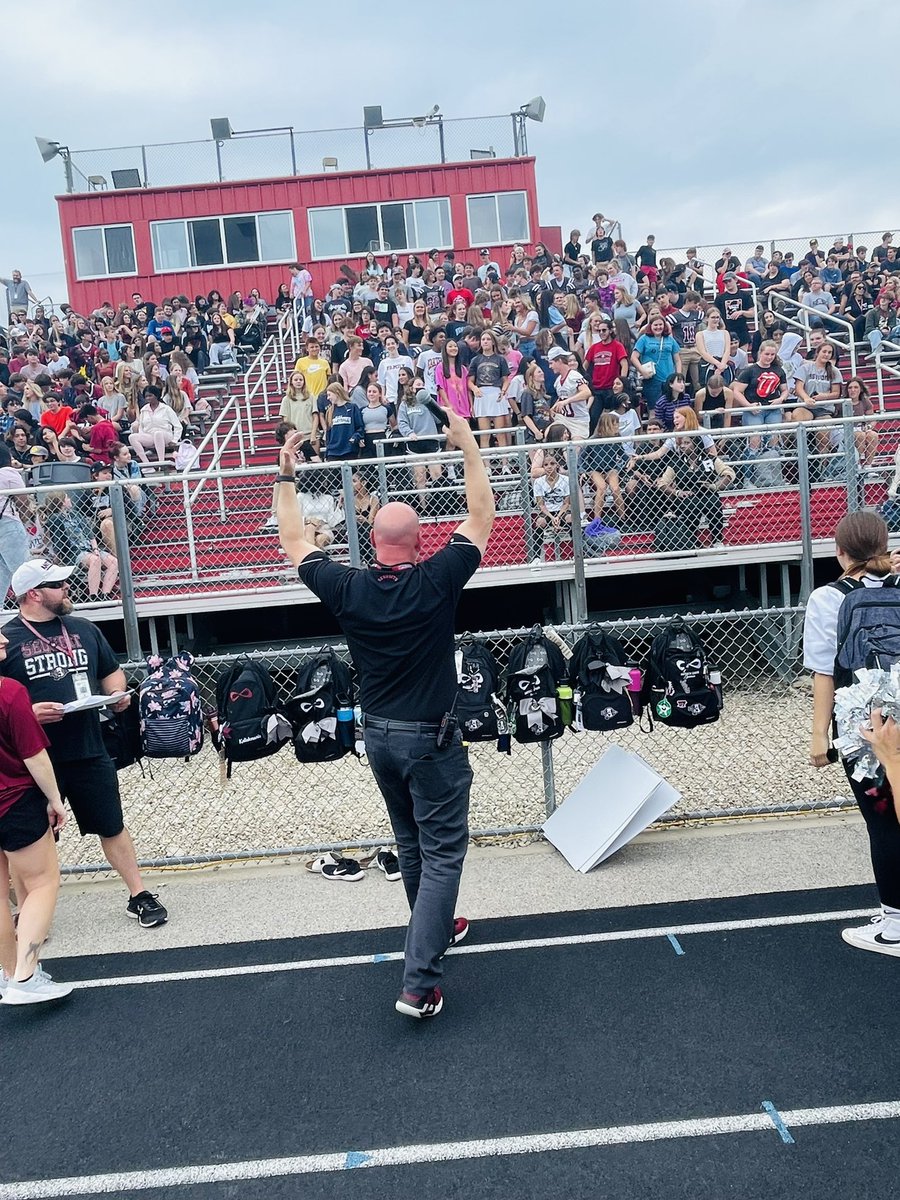 SequoitSenate's tweet photo. Thanks @BerrieMichael for getting the students pumped up for the year!! #SequoitPride https://t.co/aNIqhquIsJ
