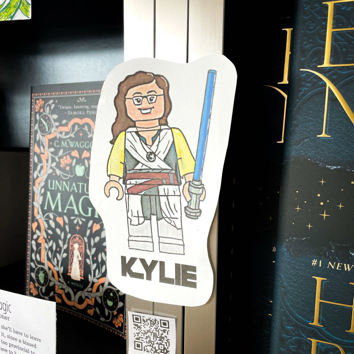 MystGalaxyBooks's tweet image. ✨ Galaxy, discover the stories that have brought our booksellers joy, distraction, and resonated with us in the best way possible!

Today's bookseller pick is from Kylie, recommending A TASTE OF GOLD AND IRON by Alexandra Rowland!