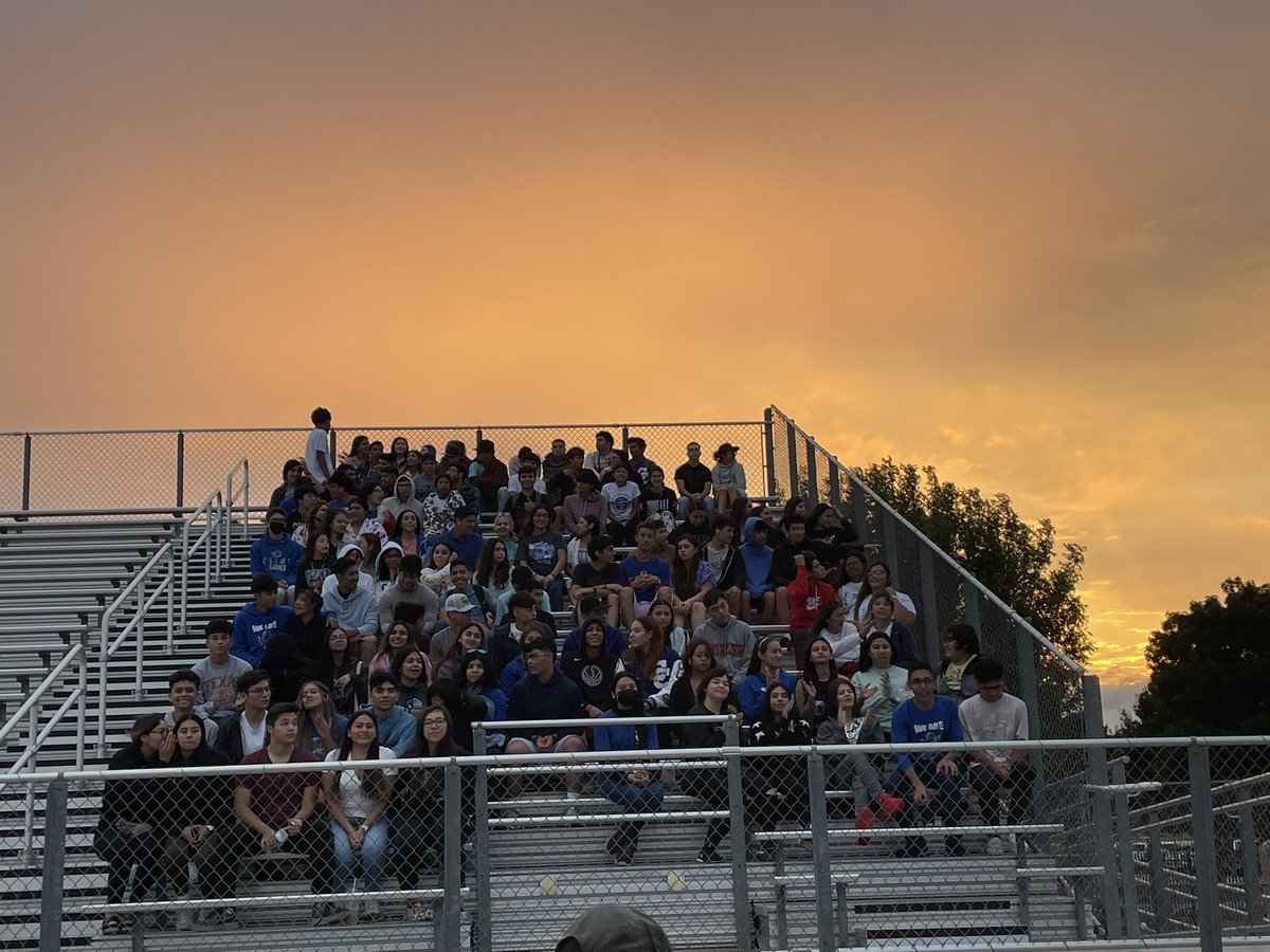 lion_yearbook's tweet photo. Senior Sunrise ‘22-‘23 in the books! Much love and luck to you all going forward through your last year of high school 🦁💪🏼💙🤘🏼✌🏼😌 Thank you Mrs. Simpson for the photos! #WeCallTheShots #seniorsunrise #lionpride #smalltownvibes #ClintHS #TheLionsDenYearbook https://t.co/T5oQklIlqD