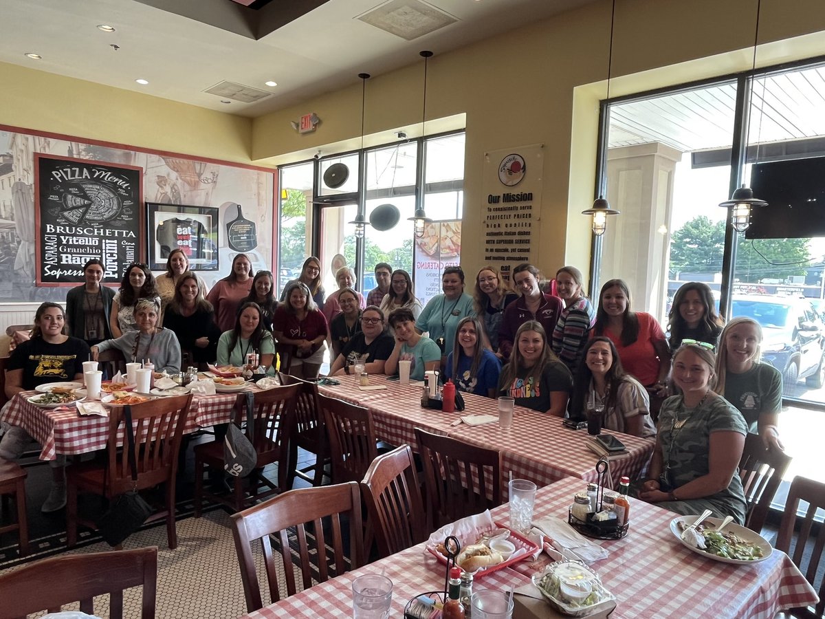 Schools that lunch together..We love our <a href="/RHLeeESAACPS/">RHLeeESAACPS</a> family #traditions #AACPSAwesome #squisitos