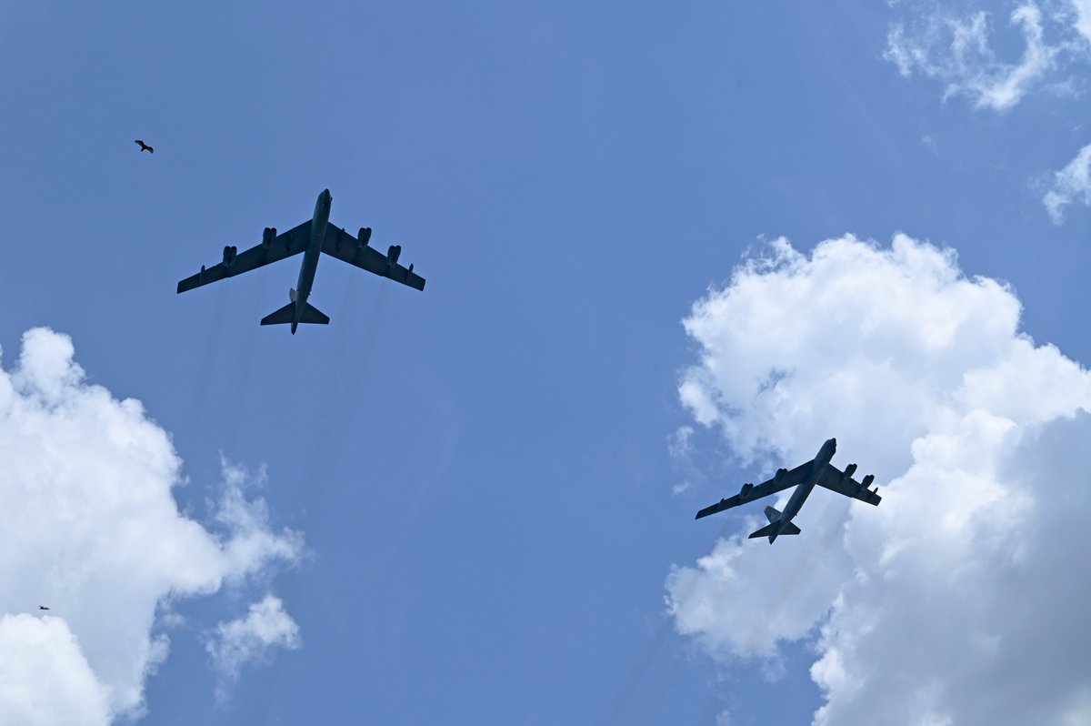 AFmuseum's tweet photo. Special thanks to Minot Air Force Base for the fantastic two-ship B-52 flyover at the National Museum of the U.S. Air Force today!!! Feel free to share your photos of B-52 aircraft. #AF75 #PoweredbyAirmen #AFHeritage #B52 https://t.co/FpsIgJMz2w
