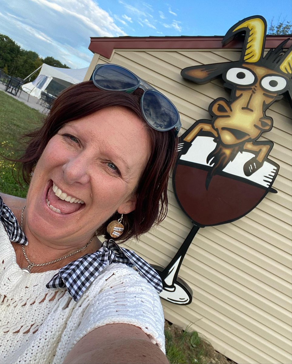 laughinglu's tweet photo. Last night was a fun time uncorking wine & laughs with fellow comedians Micki O. & @TheMeghanHanley . If you live near #scranton or #wilkesbarre check out Meghan headlining at @WiseCrackersCC at @MoSunArenaPA tonite & Saturday nite. #comedy #weekendvibes #nepa #supportperformers https://t.co/0aajAB7Hlc