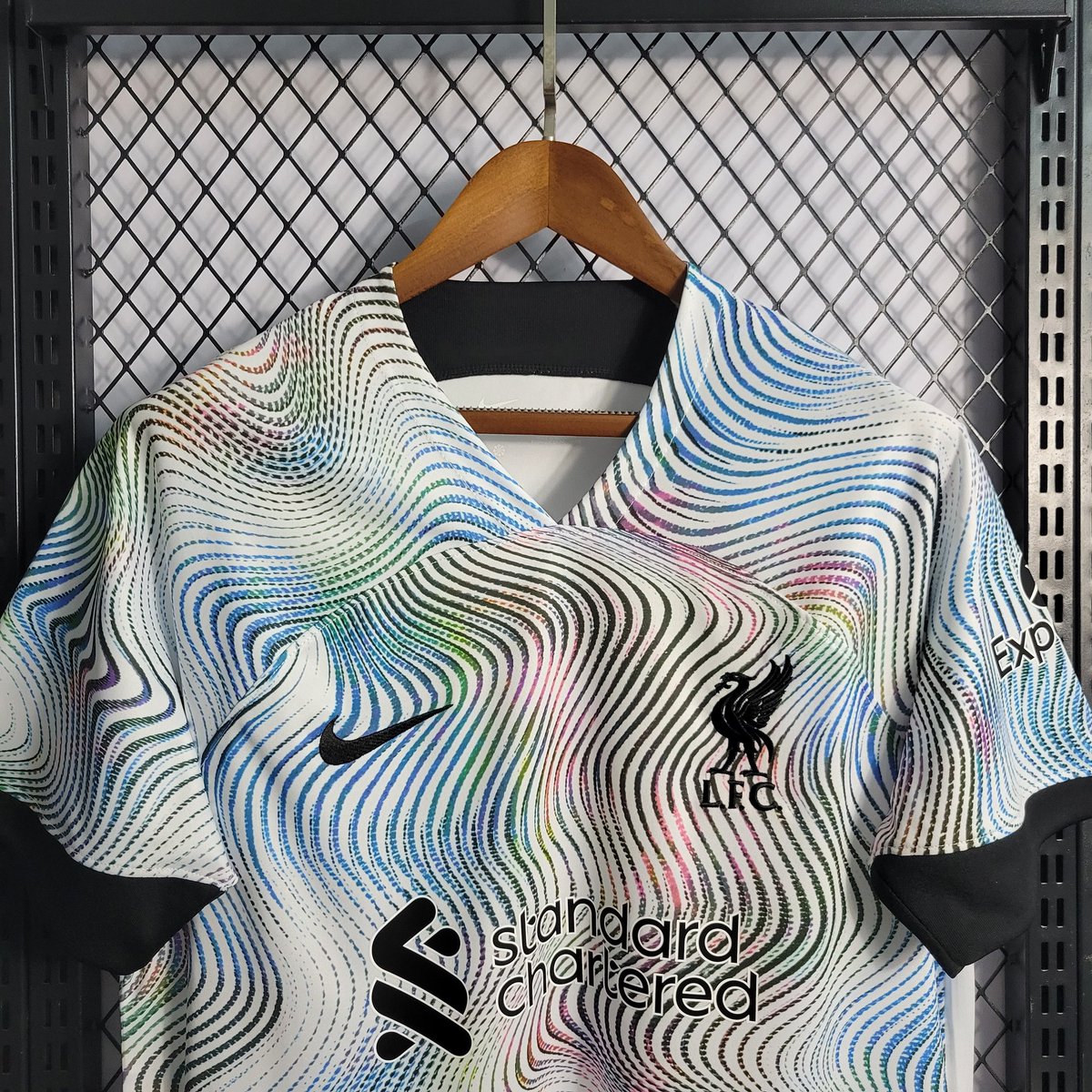 CamisaPesada's tweet photo. 🔊 BRING THE NOISE!
O novo uniforme “away” traz inspiração na vibrante cena musical da cidade, em particular no papel pioneiro que desempenhou na cena da dance music dos anos 90.

Adquira já: 

👕 Liverpool Away 22/23 
📲 https://t.co/5x5wyAevIA

#camisapesada
#asuafootballstore https://t.co/eqJQccnSTR