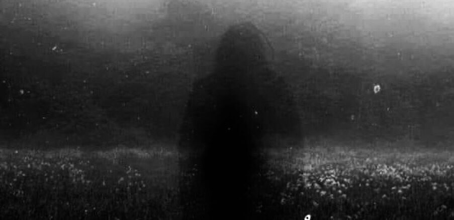 ….
مهلاً سادتي..
العزلة ليس مرض العزلة أختيار يفرضه واقع معين
.. نعم أختيار
لكنه ليس كما يصفه الحالمين من الكتاب والشعراء :
"العزلة أختيار المترف.."
لا سادتي ..
العزلة ملجأ المضطر
عندما يحاصره واقع لا يجد فيه ما يقنع
أختيار العزلة ليس مرض
المرض أختيار الأنتحار…