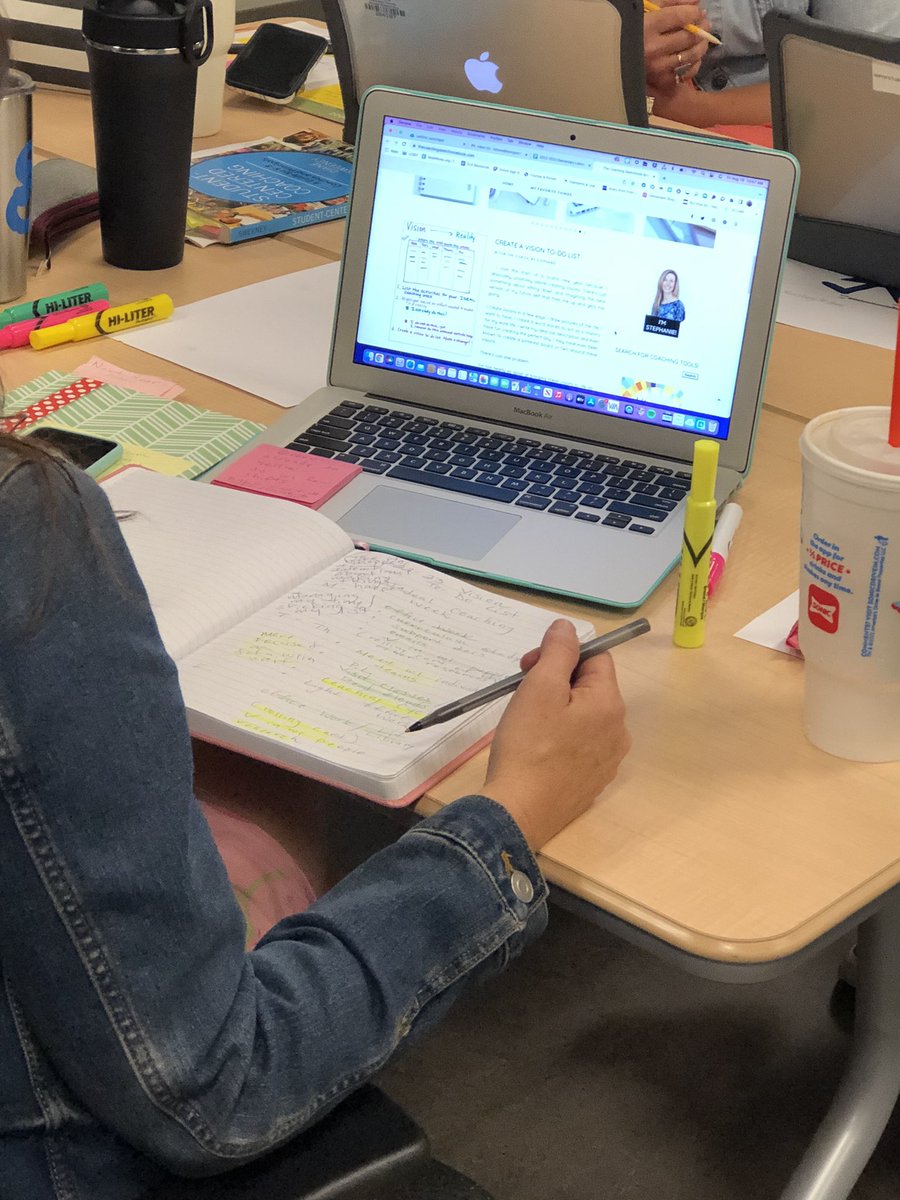 Beginning our first literacy coach meeting of the year by creating a vision to-do list. <a href="/AffinitoLit/">Stephanie Affinito, Ph.D</a> #lexoneliteracy @lexonelearning #lexonepl #leadershipmatters